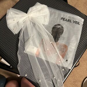 Elegant White Pearl Veil Hair Accessory